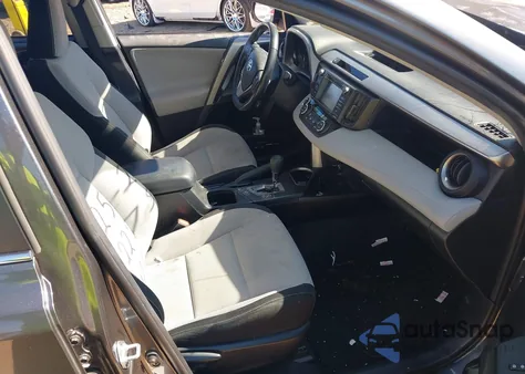 2018 Toyota Rav4 Xle z USA, uszkodzony, nr VIN JTMWFREV4JD127166